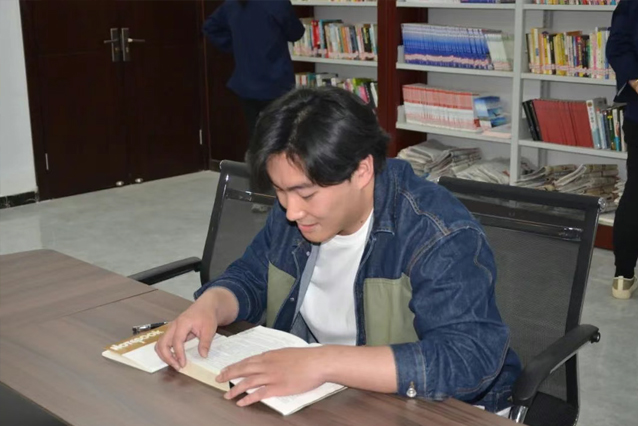一滕集团世界读书日活动：以书为伴，共促成长