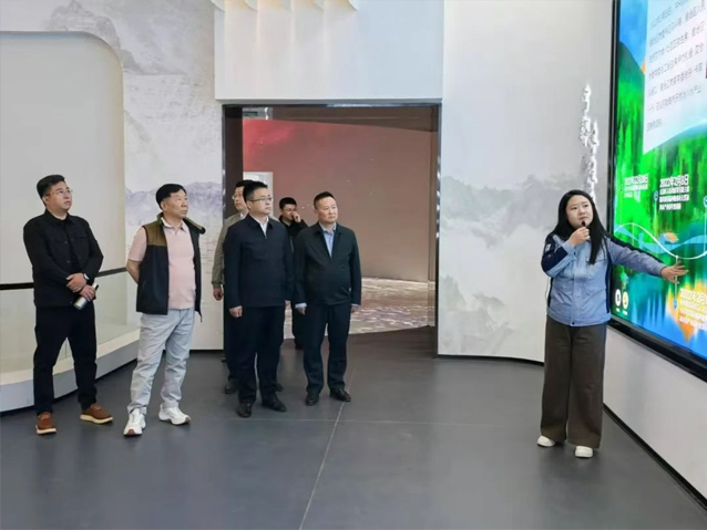 集团党委书记、董事长滕鸿儒到新疆阿勒泰市考察