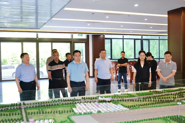 云南省富源县招商考察团莅临一滕集团参观考察