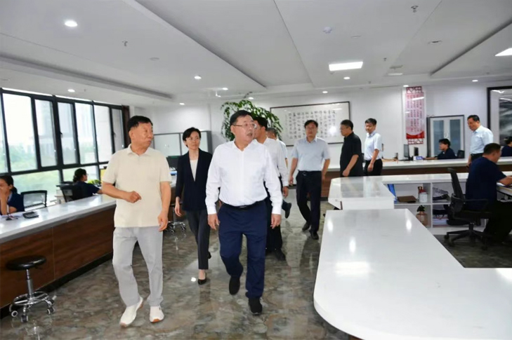 泰安市委书记杨洪涛到一滕集团调研