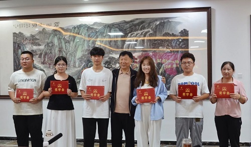 金秋助学 点亮梦想——山东一滕集团举行2025年金秋助学活动