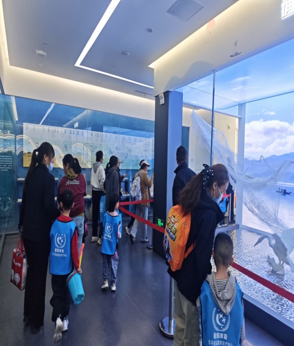 关爱与包容  助力“孤独症”儿童成长----东平一滕医药星辰康复理疗中心开展“拥抱春日 感悟美好”的“世界孤独症关注日主题活动